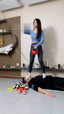 【麋鹿银儿】当着素人面tj-踩踏/骑马/虐打 bf21514