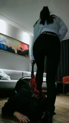 【猫神大人】被邻居发现我是女S求调教 bf22932