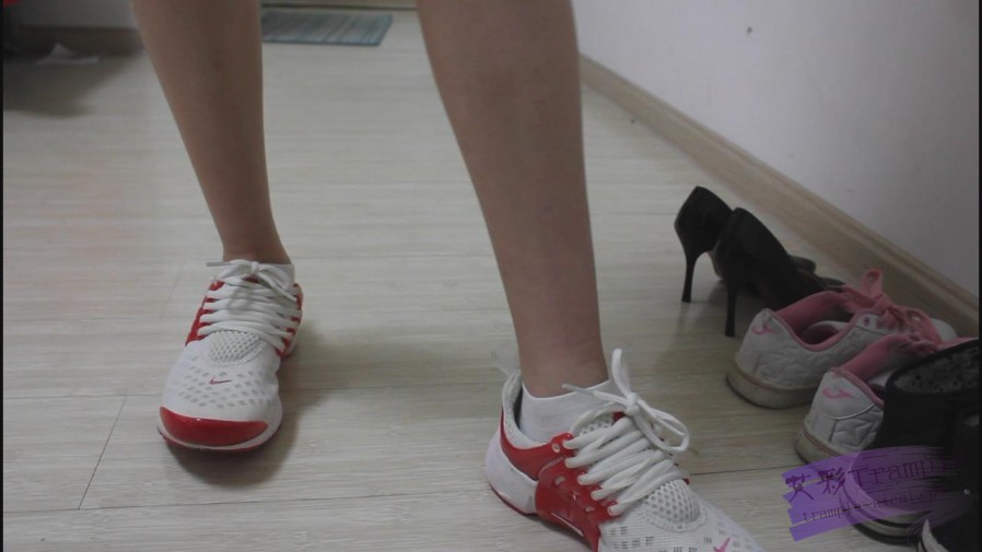 第一视角羞辱-贱货踩废你碾碎的狗爪子（面包片）