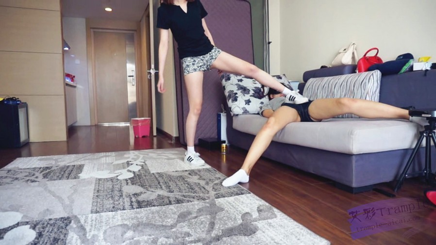 『小妮女女』校花迷药收拾学霸