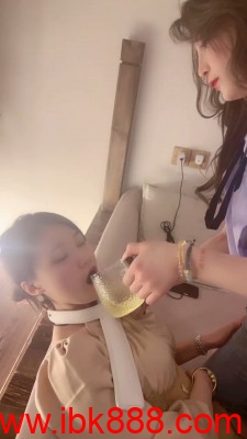 套路直播【领主老大】奴下奴-让闺蜜喝圣水/教她虐狗 bf23379