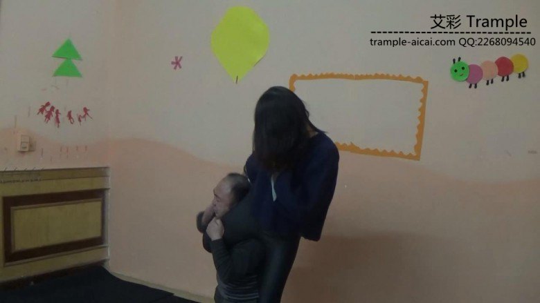 女老大教训组织人员