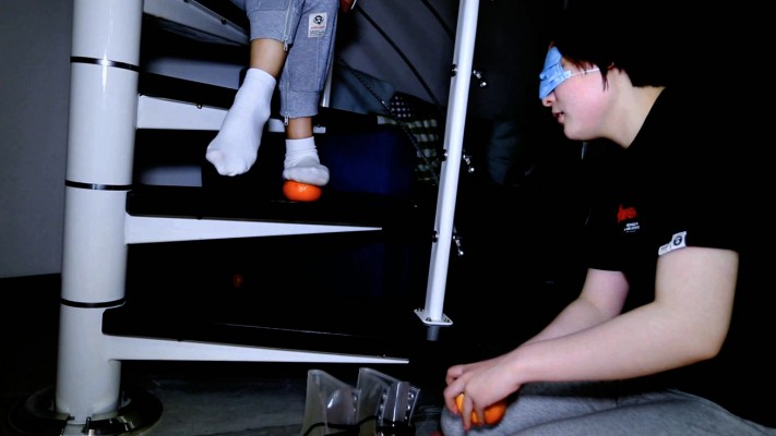 【惑心】极品靴子里榨汁吸管直接喝