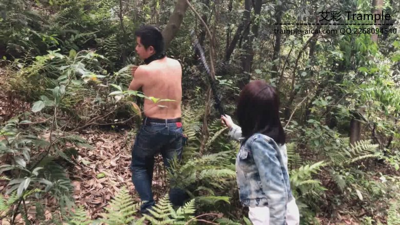 《湘香女王》野外负荆请罪的狗