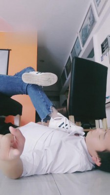 【小贱mt】素人全体重踩踏专场 bf12025