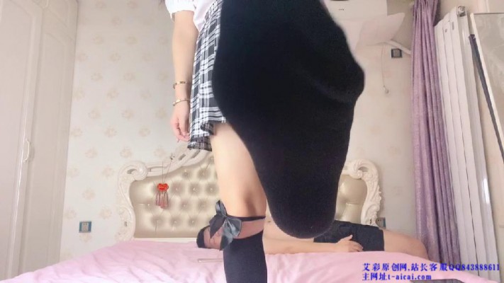 【兔粉粉】JK装踩踏窒息 YC-220114-2