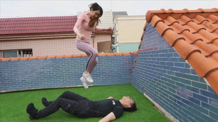 〖H.P.L栖心之栈〗—微希打倒猥琐健身教练 HPL-220110