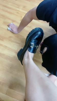 【猫咪大大】大学生S让狗舔脏鞋 bf19860