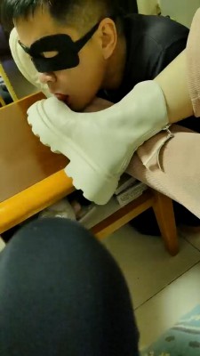 【文文文】舔素人的脏鞋 bf21954