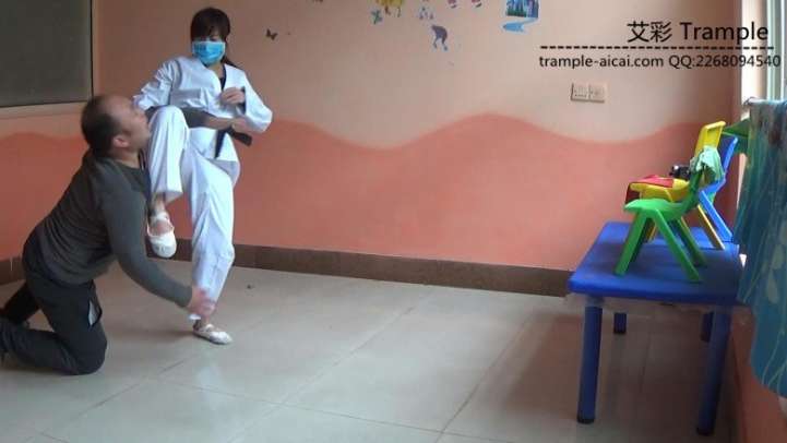 跆拳道美女防狼演练.