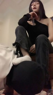 【宝爷】御姐脏臭白袜辱奶狗 bf19585