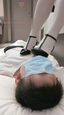 【柠檬大大】皮鞋原味白丝踩奶狗 bf17632