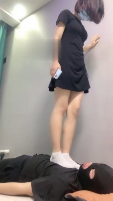 【精神小妹】被素人学生主群调群虐【续集】 bf17798