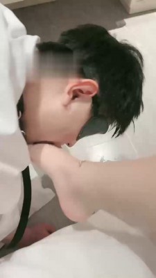 【女暴君S】舔原味白袜脚的狗【完整版】 bf18390_HD绳艺资源