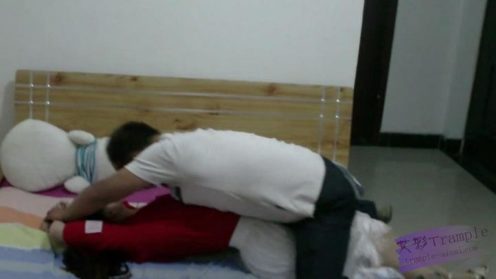 美少女惩治暴力男.