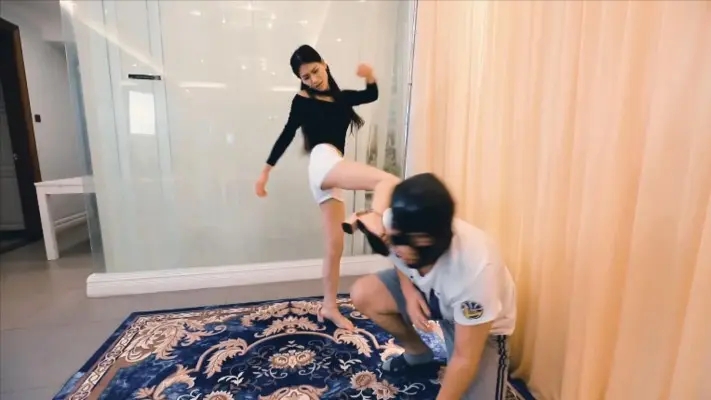 〖H.P.L栖心之栈〗—芷晴腿踢格斗