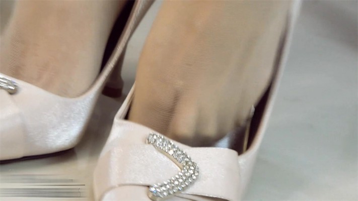 【婧児小主】婧児GTS POV 高跟鞋丝袜玩弄渺小的膜拜者 玩够把你丢进鞋里踩着你出门