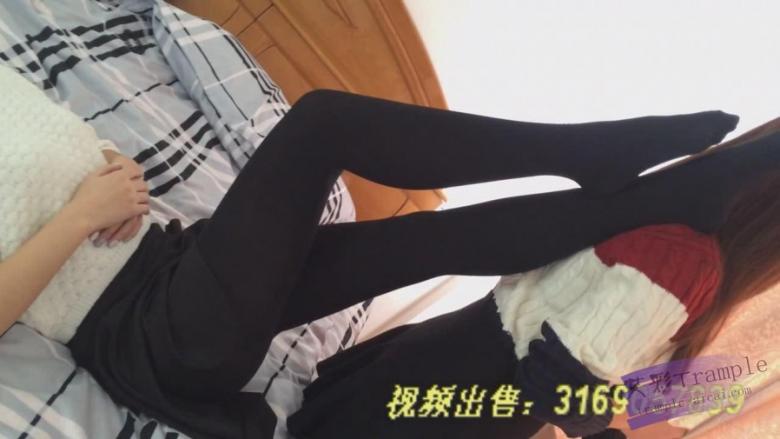 【绝对典藏】双人互闻长靴内的秘密，脚尖的到底是什么？