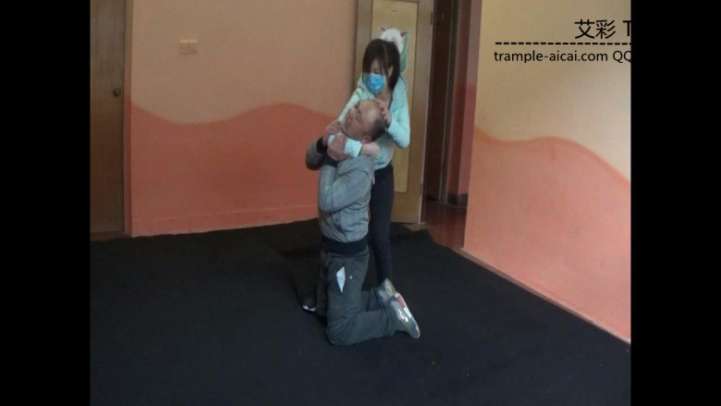 女子大生防狼术演练