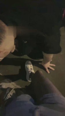 【樱桃大大】网红模特户外遛狗公开处刑 bf17542