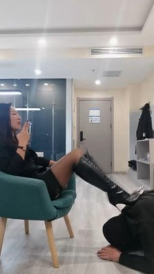 【冷御女王】长靴S辱脚下贱奴才 bf22095