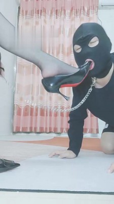 【灵竹】黑丝踩脸/舔鞋/深喉 bf18936