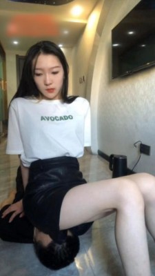 【初柒S】绝美学生S女杀手 坐脸 窒息 腿绞杀 绳绞杀 耳光 踩头辱骂M YC-220526