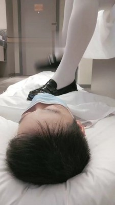 【柠檬大大】皮鞋原味白丝踩奶狗 bf17632