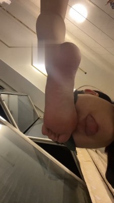 【橘子没熟】强迫闺蜜吃自己的白袜 bf18898