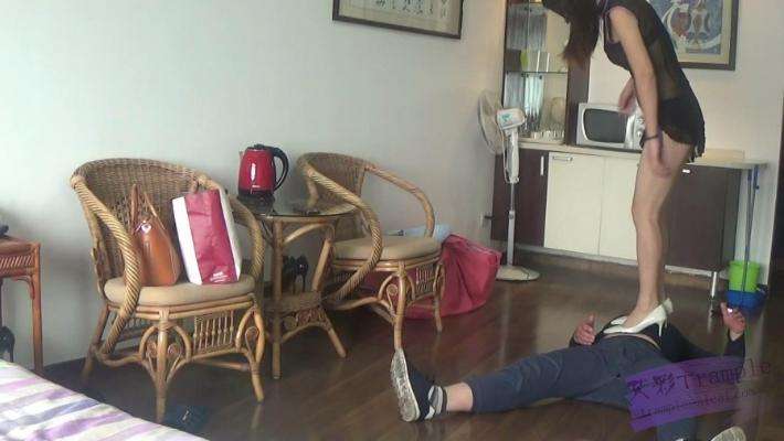 菲菲女神教训变态男（上）