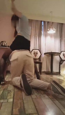 【重庆男神】舔洗头小妹的黑丝脚【完整版】 bf11845