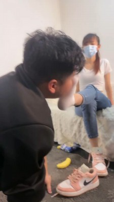 【美娜格格】AJ脏鞋白袜踩食物喂食【双视角版】 bf23206