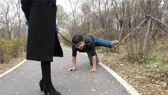 【冷柔】公园暴踢老贱狗，暴力耳光