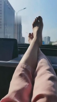 【巴莉女王】车内原味棉袜脚羞辱 bf12012