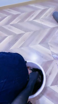 【靴嘉倪】训练靴奴脚喂食【完整版】 bf23169_HD绳艺资源