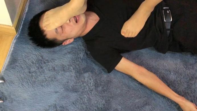 Kitty女王首调の丝足爆踩地毯