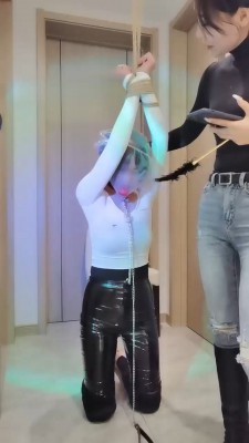 【药神】吊绑母畜重度虐 bf18259