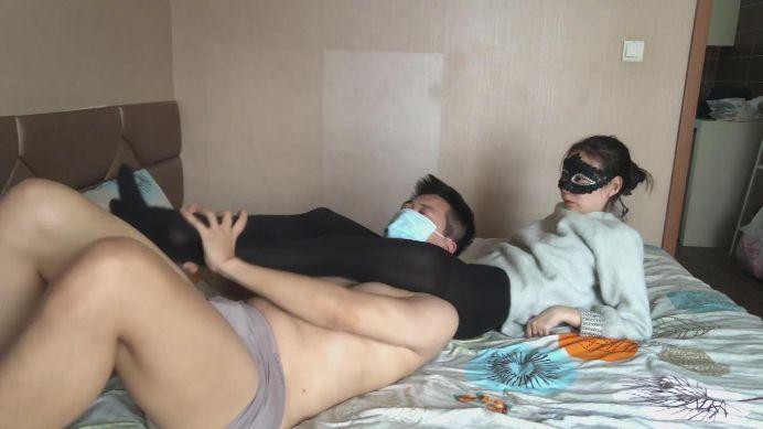 新式黑丝美腿美脚虐颈