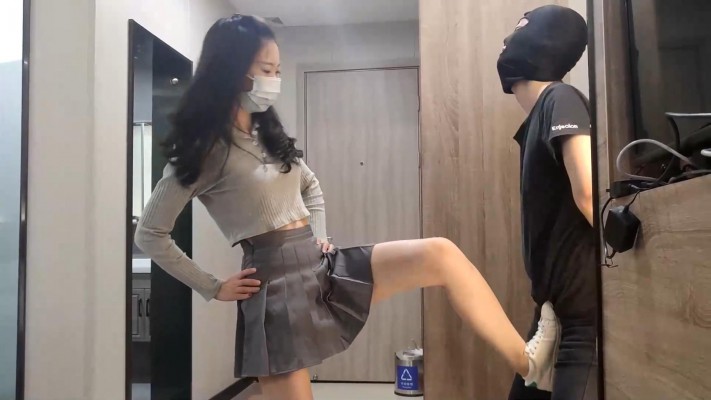 小鱼女神白袜小白鞋踢裆 YC-220301-4