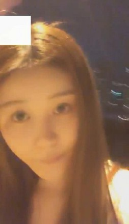 vivi,跨年夜车展遛狗