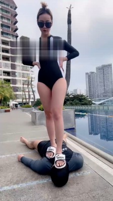 【二宝】三亚泳池边踩贱奴 bf21898