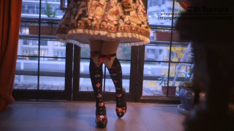 唯美中筒袜白丝裙子