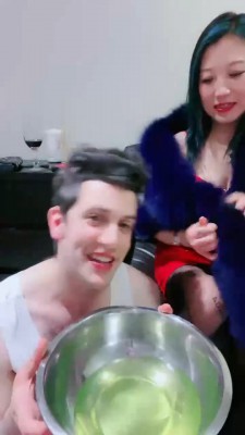 【简公主】外国两兄弟跪下做狗【完整版】 bf19380