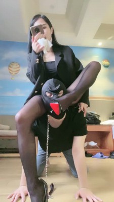 【甜依】ol黑丝高跟虐打老板 bf22537