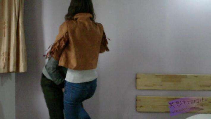 跆拳道美女人肉沙包