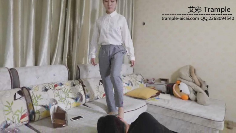 希雨脚耳光调教同事