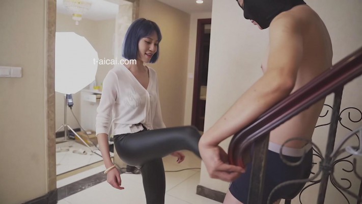 【国产超清】曼禾女王皮裤踢裆调教 YC-211011-14