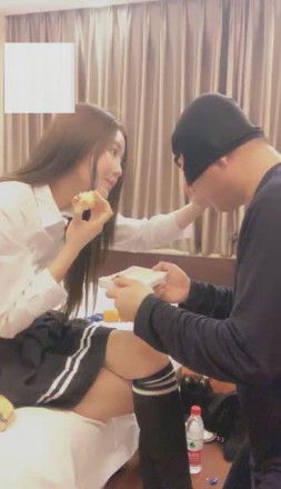 【VIVI】学院风长筒袜终身崇拜