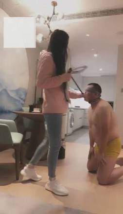 【VIVI】遛狗耳光皮鞭专场