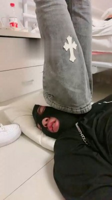 【精神小妹】诺诺带两素人妹妹小白鞋tj bf18084